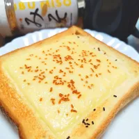 シンプルにつぶみそチーズトースト|macchinaさん