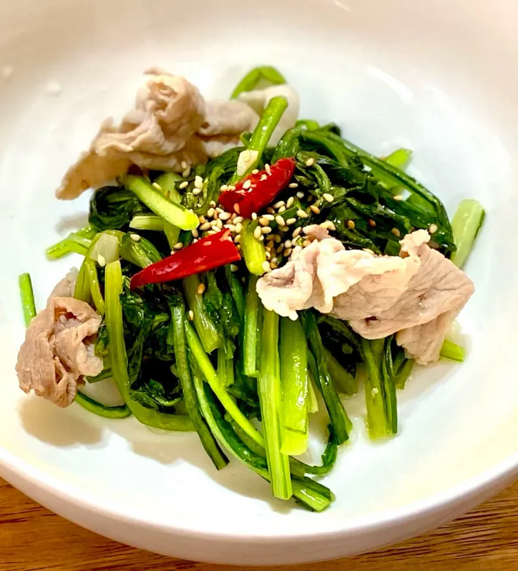 「青菜と豚バラのオイスターソース炒め」
梅焼きめし  卵スープを添えて
昼ごはん💦|ばくあんしゃさん