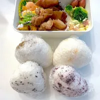 照り焼きチキン
海老グラタン
ポテトサラダ
卵焼き
ウインナー
ブロッコリー
枝豆
🍙|ayumomさん