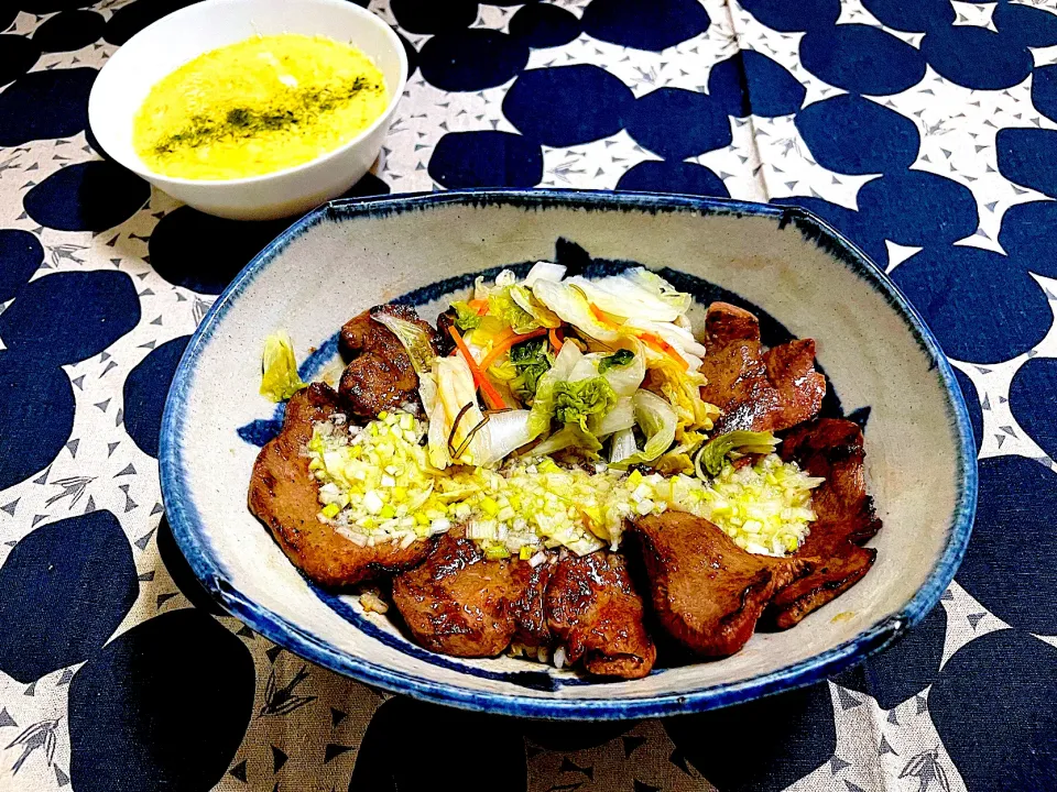 牛タンとろろ丼|ももさん