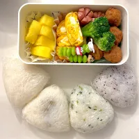 チキンボール
卵焼き
ウインナー
ブロッコリー
枝豆
🍙
🍍|ayumomさん