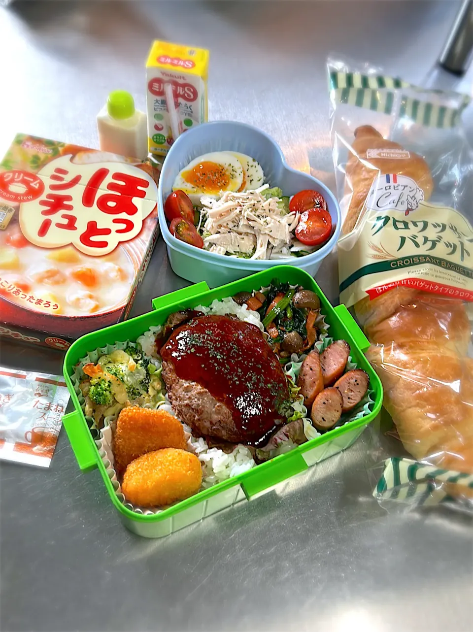 R7.2/11 ㈫  ·͜·♡シチュー&ハンバーグ弁当👨🏻‍🍳|hamakoさん