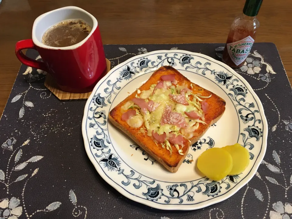 ガーリックピザトースト、沢庵、ホットコーヒー(朝ご飯)|enarinさん