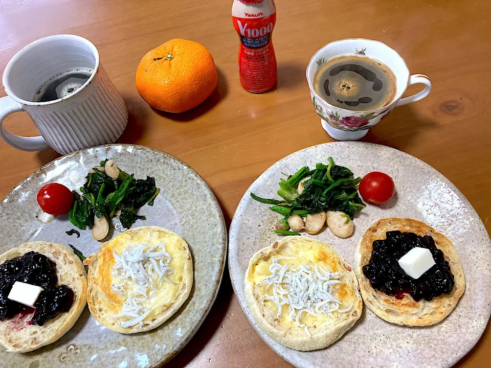 ライ麦イングリッシュマフィンでシラスチーズ＆ブルーベリージャムwith全農発酵バター♡ほうれん草とウインナーのソテーとミニトマト♡タンポポ珈琲♡ヤクルト1000♡みかん♡|さくたえさん