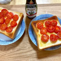 オリーブトマト🍅トースト|ちぃさん