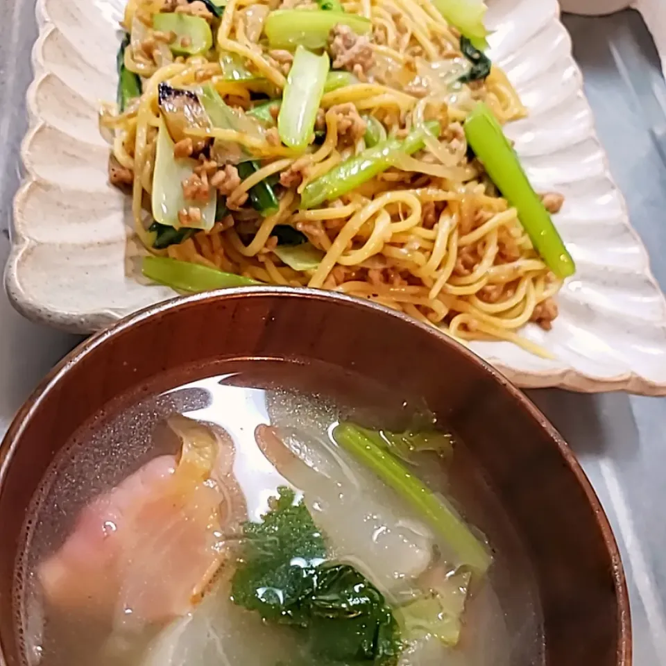 塩焼きそばとかぶとベーコンの中華スープ|hidetoさん