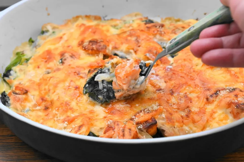 鮭じゃがほうれん草のグラタン|鯉太郎さん