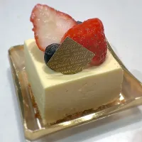 ホワイトチョコレアチーズケーキ♡|ぁかねまンさん