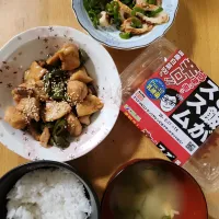 鶏肉とピーマンとしいたけの甘酢炒め、ピーマンとちくわのきんぴら、水菜と油揚げの味噌汁、キムチ|さきさん