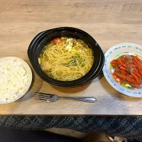 残してあったアヒージョの残りでパスタと無限にんじん|りょうさん