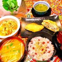 朝🌅ご飯。鯖の竜田揚げ、塩麹味。
鮪缶と大根とわかめの合えもの。大根の
お味噌汁。ケール。| りささん