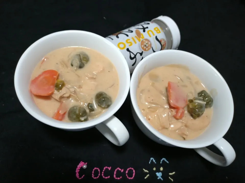 芽キャベツも粒みそも入れちゃったクリームシチュー✨|cocco+さん