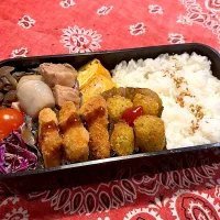 2025.2.13 息子弁当　◎チキンカツ　◎鶏と里芋の煮物　◎卵焼き　◎紫キャベツとツナのサラダ　◎ハッシュドポテト|goroさん