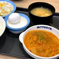 ■煮込みキャベツのトマトハンバーグ定食クーポン割引（ライス大盛）にクーポンで生玉子|マハロ菊池さん