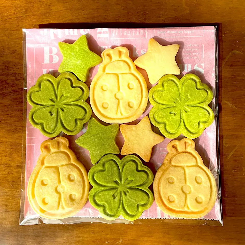 娘バレンタインクッキー💓思い出のてんとう虫と四葉のクローバー🍀|kaoriさん