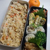 ☆高校生弁当☆もち麦入り炊き込みご飯、切干大根、シラス葱卵焼き、焼売、ブロッコリー、牛蒡甘辛、みかん|ｼｮｺﾗさん