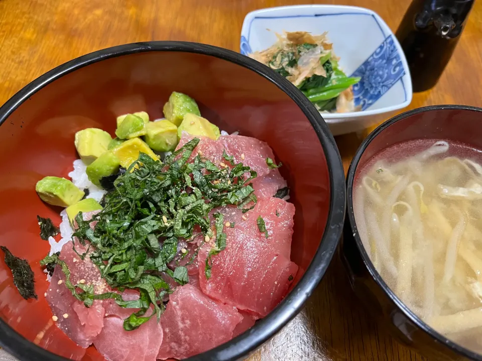 アボカドマグロ丼|さんだーさん
