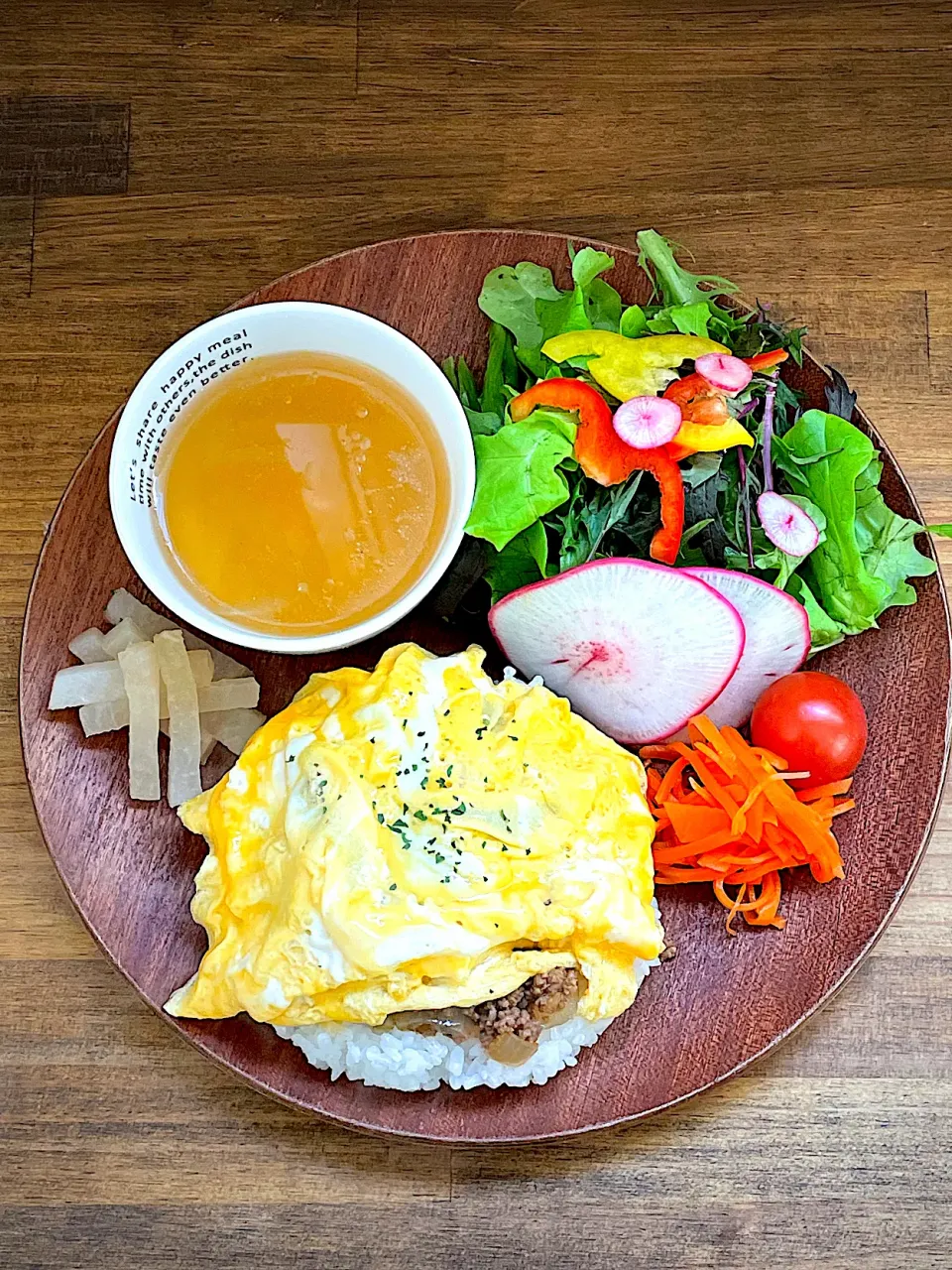 ご飯の上にチーズその上に洋風そぼろその上にとろとろ玉子を乗せてあります|maSami＊さん