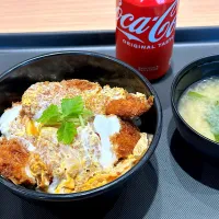 ■親子ささみかつ丼（ライス並）にクーポンでコカコーラ|マハロ菊池さん