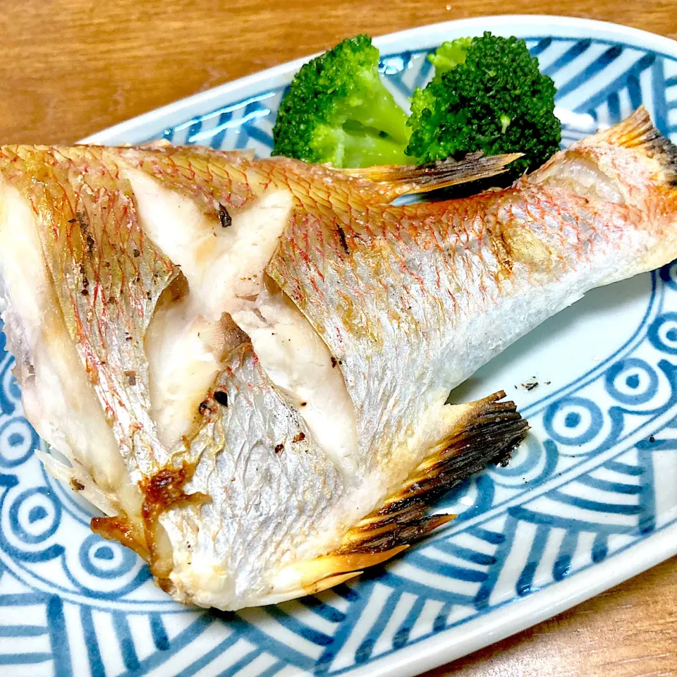 連子鯛の塩焼き🍀|まいりさん