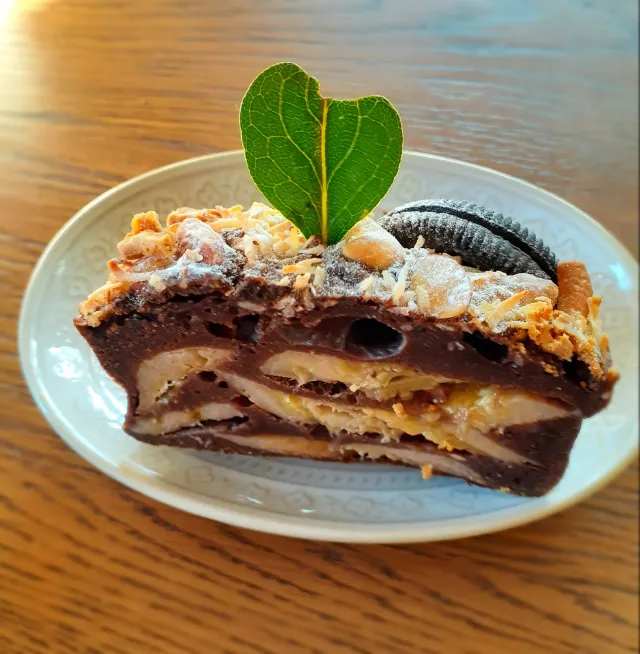 Snapdishの料理・レシピ写真:fumfumさんの料理 バナナショコラのガトーインビジブル💝断面です❣️｜フルーツ×チョコレートで大人バレンタイン！