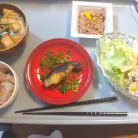 ポテサラサラダ　西京焼き🐟️　もやし入り味噌汁　納豆|さゆさん