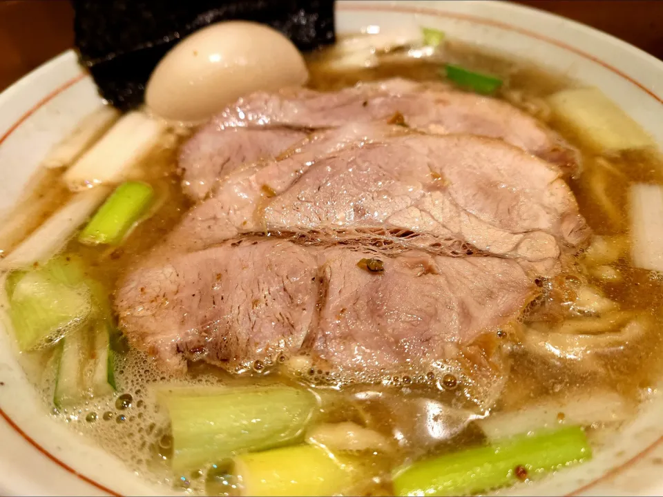 【価格改訂】 
【食べログ TOP 5000】
中華そば 葉山 
チャーシュー1枚 中華そば並
海苔1枚 180g
＠牛込柳町3分 
(JR新大久保駅から徒歩32分)
25045
〈醤24塩6噌󠄀5タ2昆3出2F3冷0〉|大脇さん