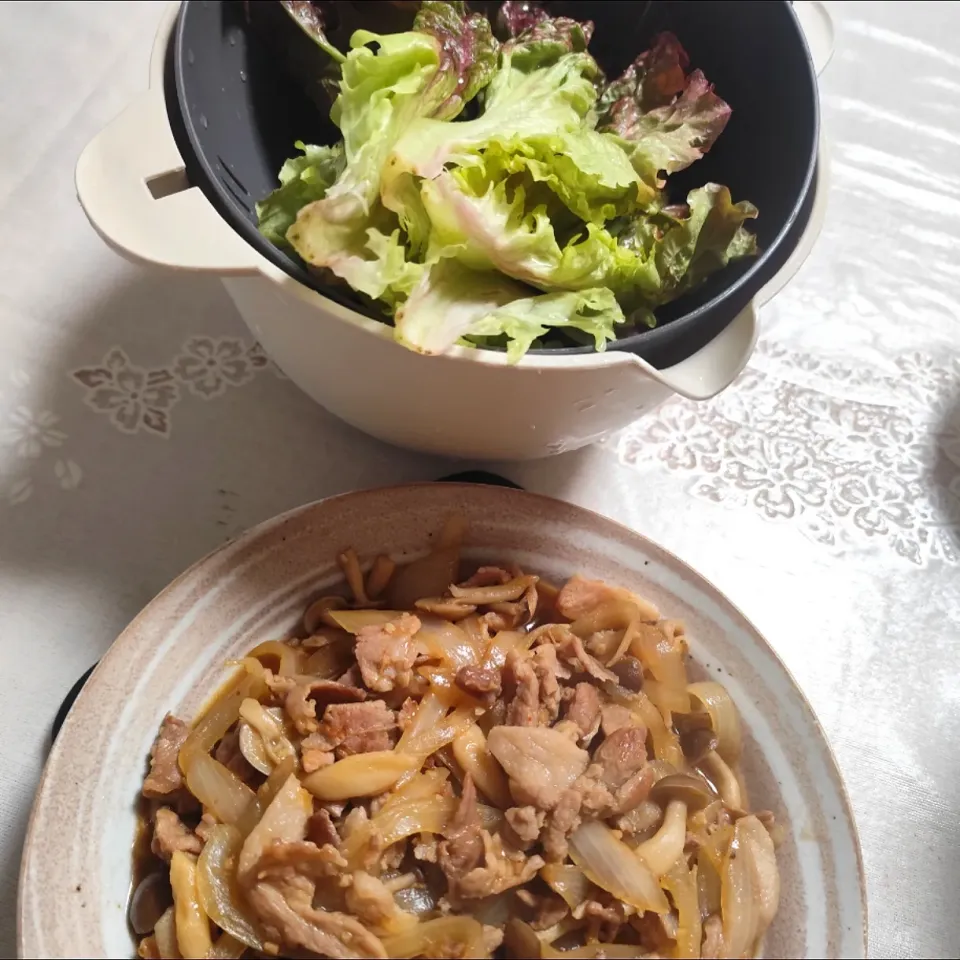 つぶみそ入り豚こまとしめじ玉ねぎの焼肉たれ炒め煮、サニーレタスと!|m.rafuさん