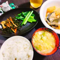 押し麦ご飯、豆腐とえのきのかき玉汁、ぶり大根、細切り昆布の煮物、小松菜のわさび漬け| サトリさん