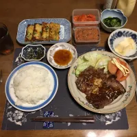 ご飯、ビーフステーキ、チヂミ、トマト、レタス、野沢菜漬け、辛子明太子、蒸しじゃがいも+イカの塩辛、烏龍茶、手作りアイスクリーム(夕飯)

ご馳走様♫ #夕飯 #ビーフステーキ #チヂミ|enarinさん