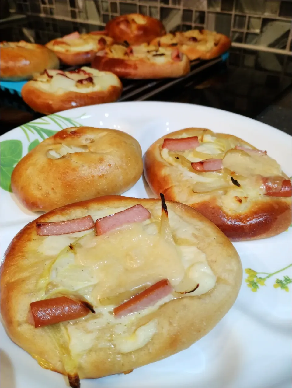 Sausage, Onion and Cheese Bread 惣菜パン|Reiko Momさん