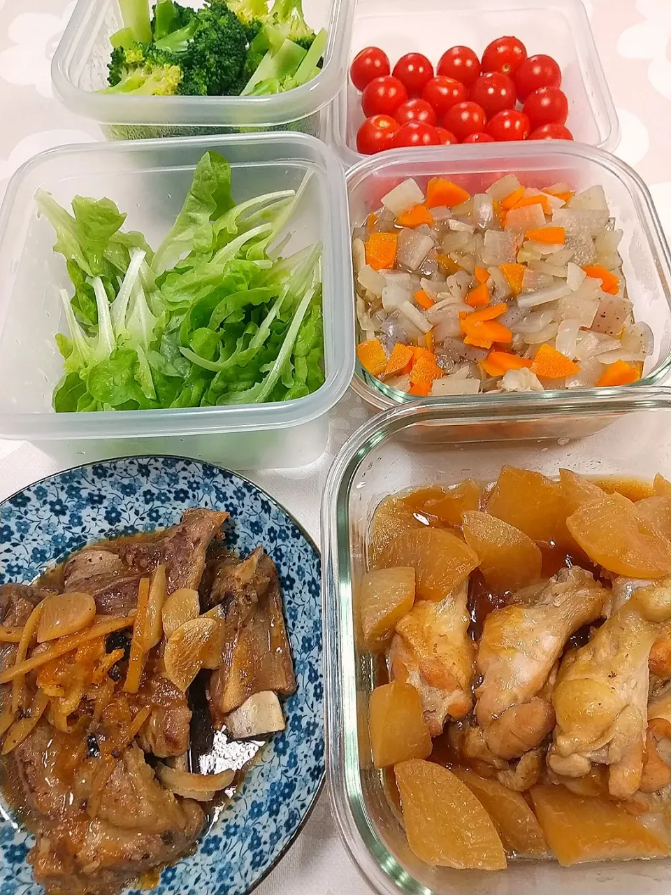 ☆今日の晩ごはん☆  スペアリブ煮 鶏と大根煮 野菜|hamamaさん