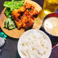 押し麦ご飯、豆乳とえのきのかき玉汁、鶏の竜田揚げ、もやしときゅうりとニラのナムル、フリルレタス|サトリさん