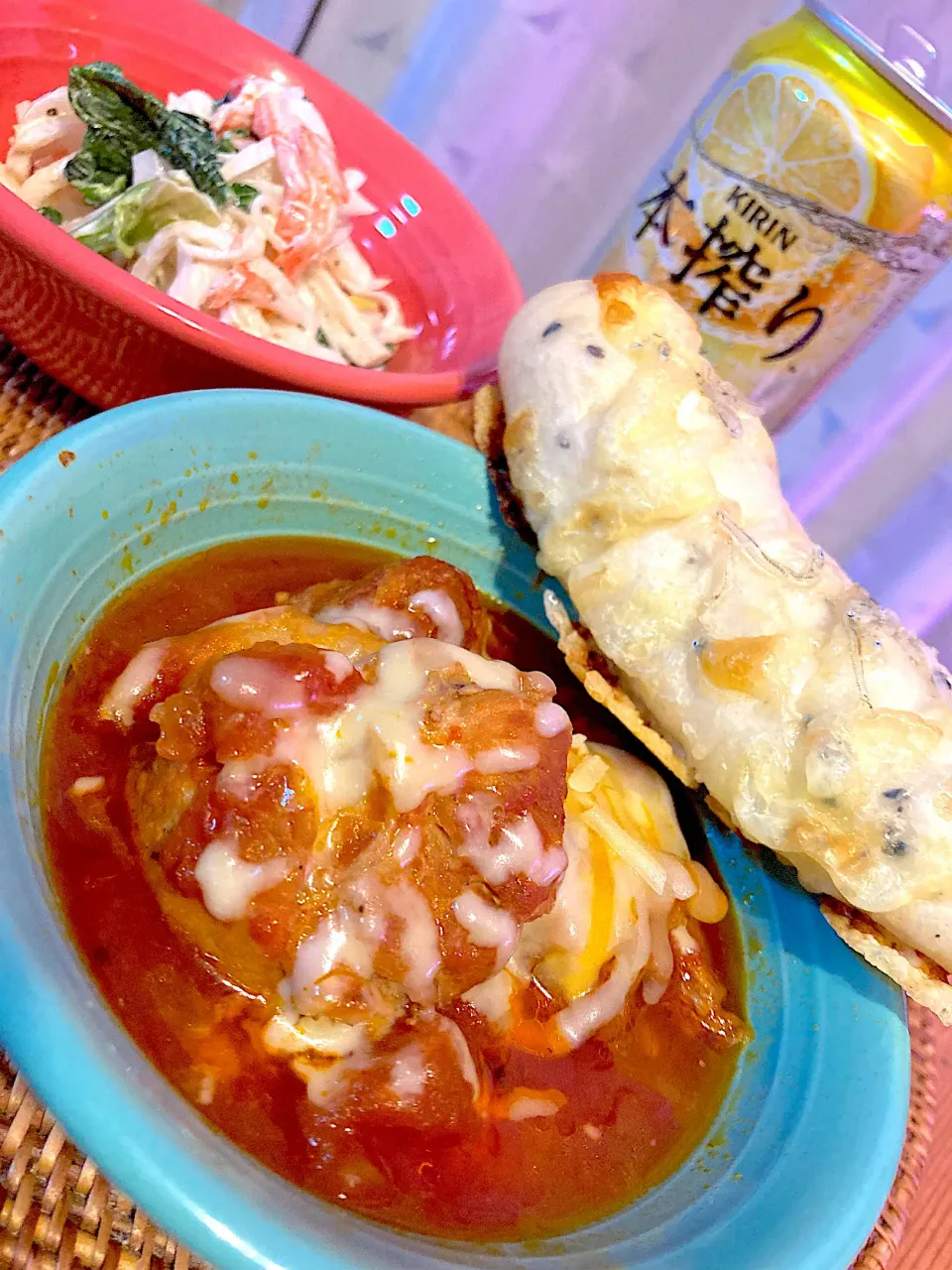 チキンのトマト煮、大根とほうれん草とカニカマのサラダ😋🍻💕✨|アイさん
