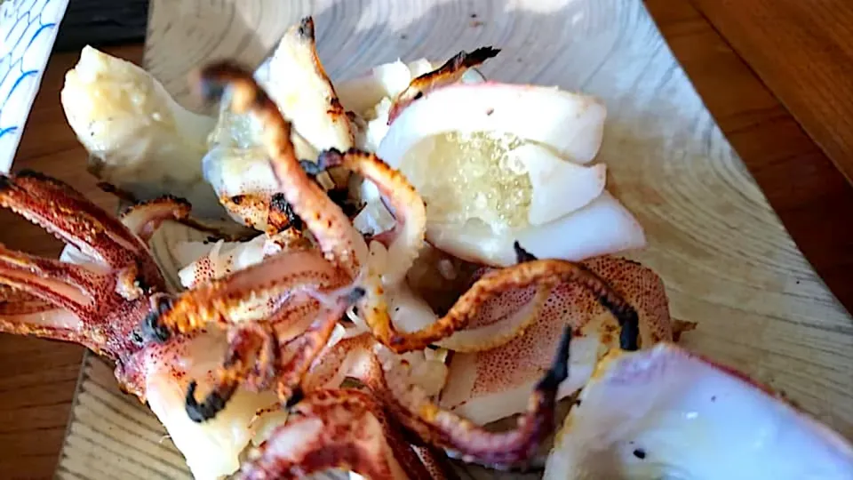 今が旬 子持ちササイカ🦑の塩焼き イカの中にある黄色のつぶつぶが真子💛プチプチしてこの時期外せない逸品 煮付けか塩焼きで真子を楽しみます😊|🐈⸒⸒⸒⸒つるのダンス🐈🐾さん