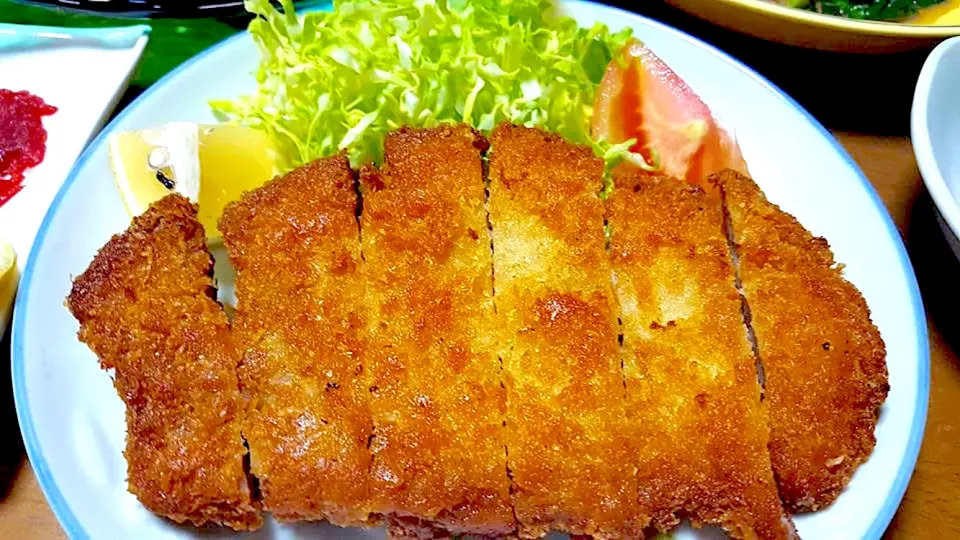 たまには肉も【特上厚切りロース肉のトンカツ】春キャベツ カボス 🍅|🐈⸒⸒⸒⸒つるのダンス🐈🐾さん