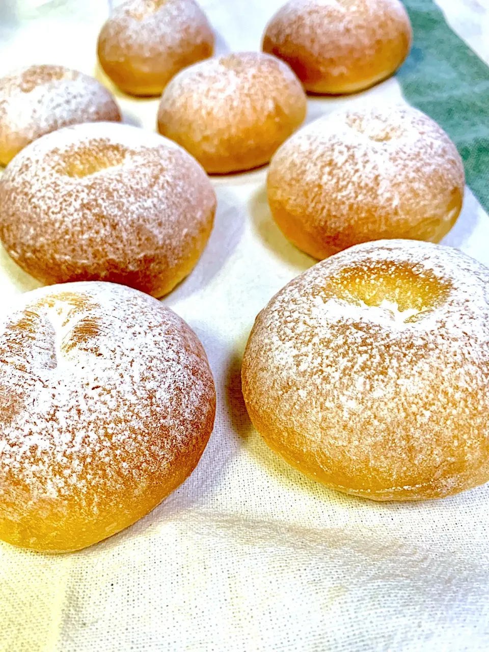 Baked ricotta doughnuts with a hint of citrus|gonbenさん