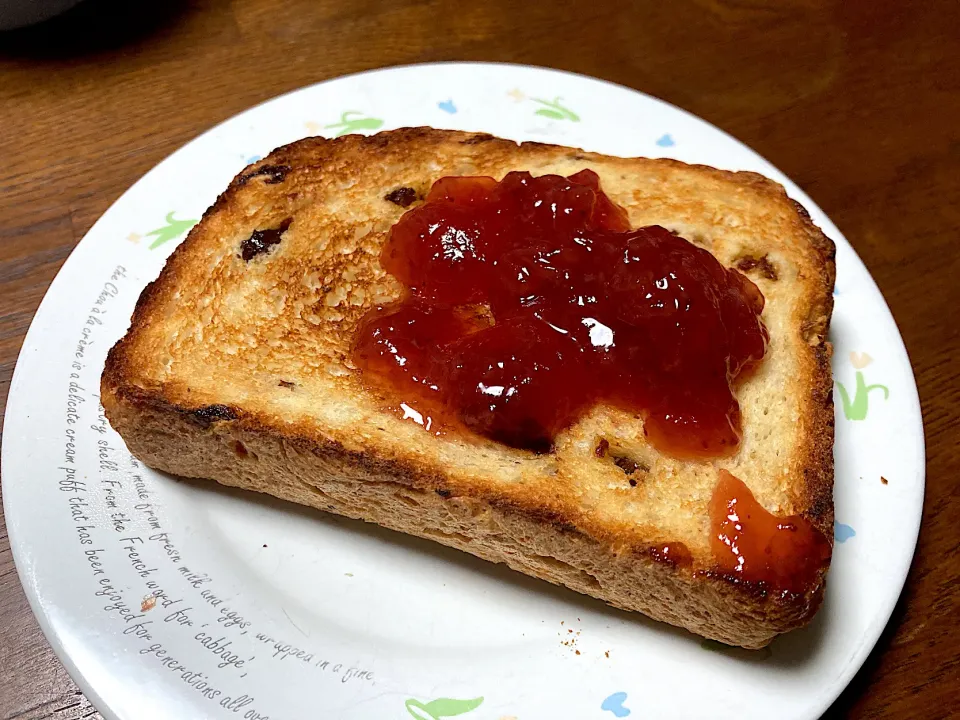 いちごジャムトースト|はっちぃさん