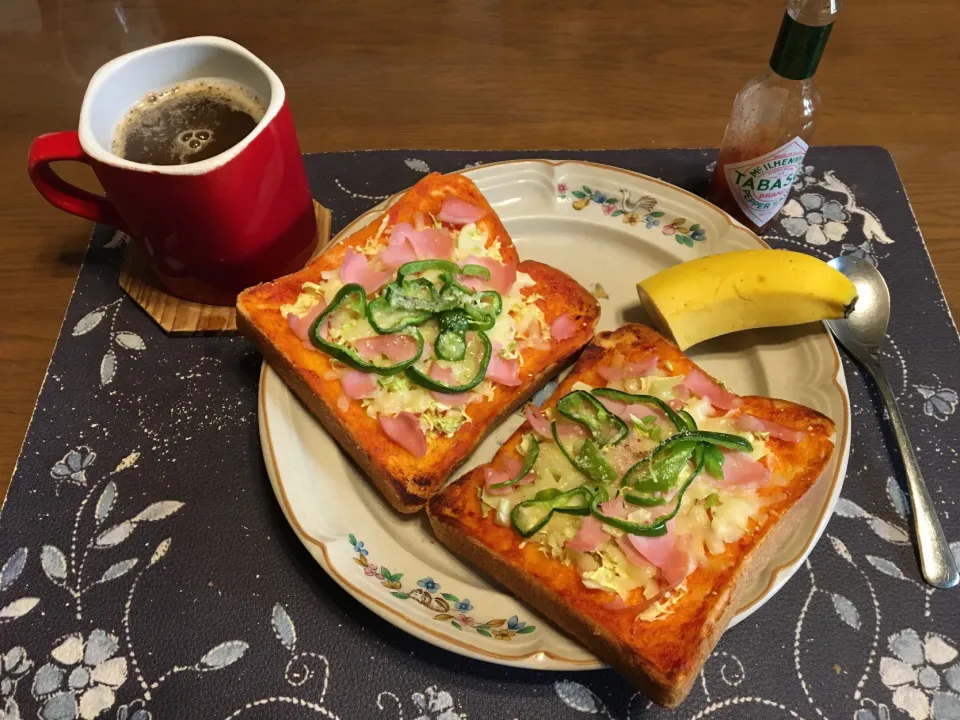 ガーリックピザトースト、ホットコーヒー、バナナ(朝ご飯)|enarinさん