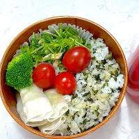 豆苗とツナのサラダとワカメご飯弁当|ゆっきーさん