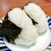 炊き立てご飯で🍀塩おむすび🍙|まいりさん