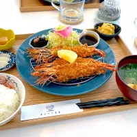 🍤 食べ応え抜群！エビフライ定食 🥢|ぼるぴぃ〜さん