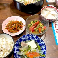 無限ごま油鍋　トマトときゅうりの中華ツナ和え　豚肉入りきんぴらごぼう　かぶのぬか漬け|おさむん17さん