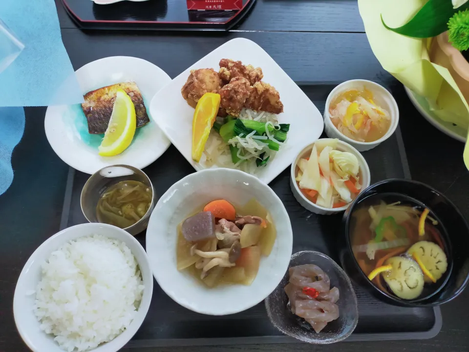 さば塩焼と唐揚げと副菜|justice🍎IWATE🍎さん
