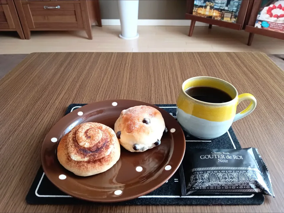 豆パンと珈琲クリームチーズパン|えっこさん