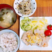 豚肉のねぎ塩だれがけ♡もやしの塩昆布あえ♡お味噌汁♡|まゆかさん