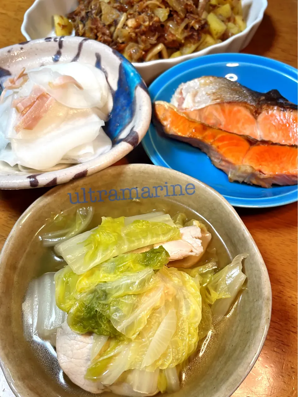 ＊白菜鍋と鯖缶カレー焼き、紅鮭、大根とハムのマリネ♪＊|ultramarineさん
