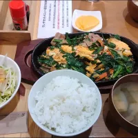 ニラ玉定食|よっちびやばんぶーさん