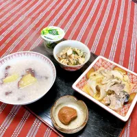 grandmaの晩ごはん☆ 今夜は小豆とさつま芋のあったかお粥…きんぴらとお豆腐で入り豆腐…白菜と鯖の水煮缶で炒め煮。頂きます|kaoriさん