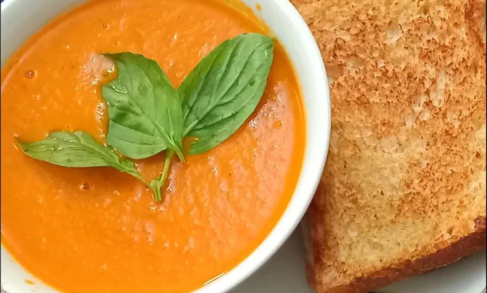Tomato soup with cheese toastie |Pineapple loverさん